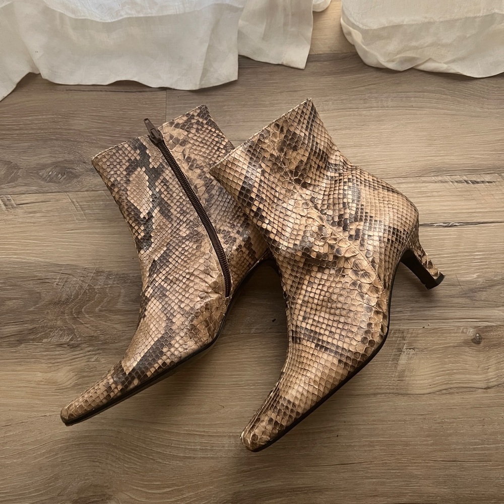 2000’s Vintage Saks Fifth Avenue Kitten Heel Snake Skin Boots